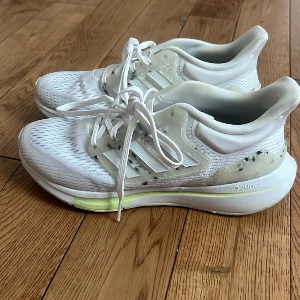 adidas EQ21 Run White Speckled bounce size 6